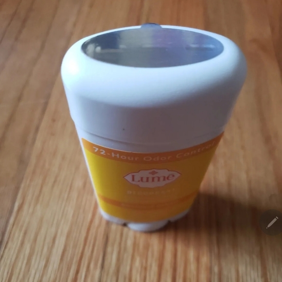 - Lume COCONUT CRUSH Discontinued Factory Sealed Full Size Cream Deodorant - Picture 2 of 3